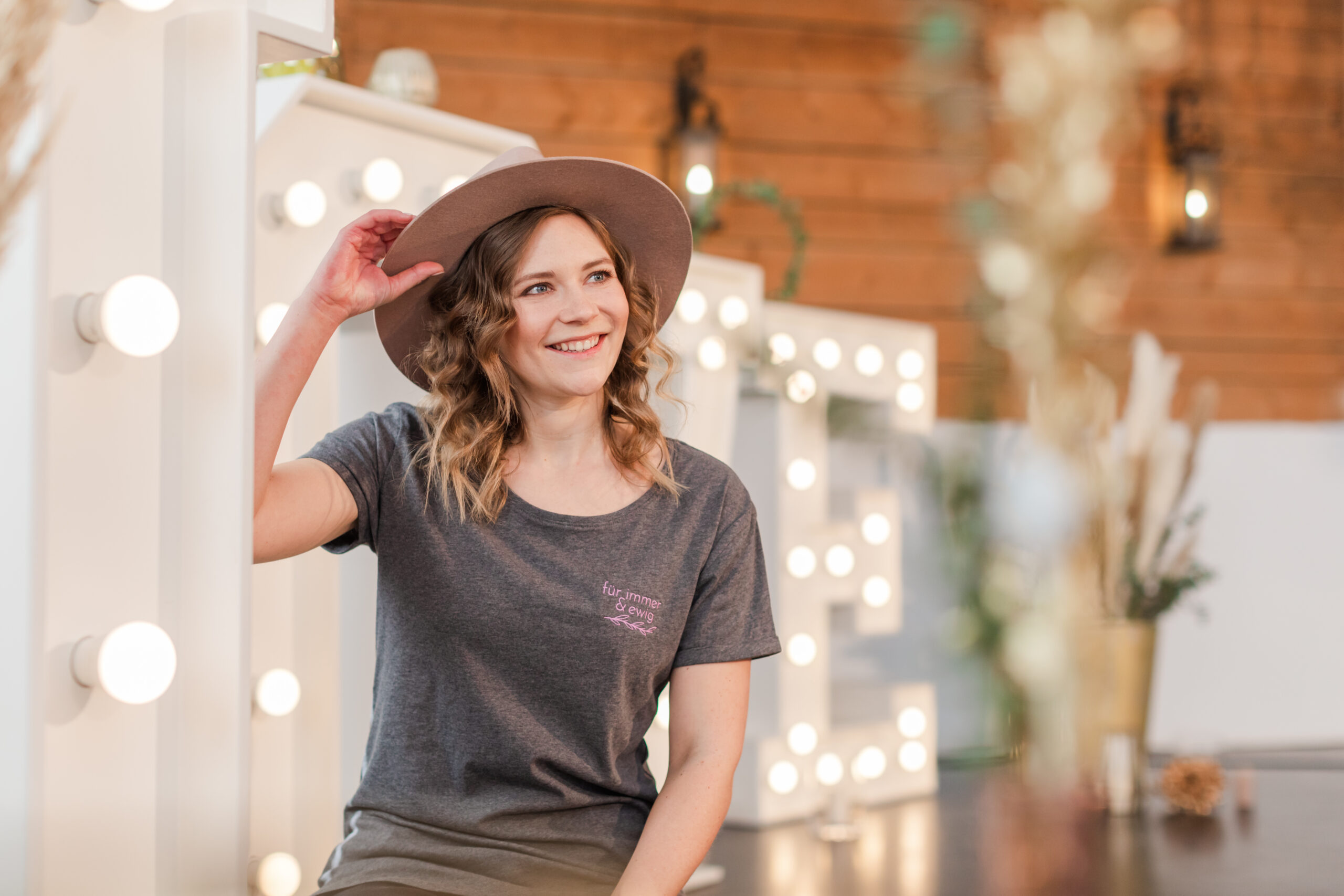 T-Shirt Linda - Motiv für immer & ewig - Farbe Dark Heather aus 100 {5d1a129028b4ceec095b245af42ac8bbb2c9f9ab97ae0a67118505214091ed22} Bio-Baumwolle – Bild 2