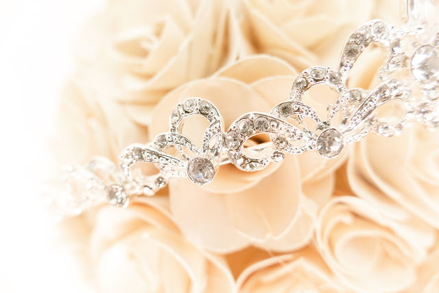 Diadem mit Glitzersteinchen – Bild 2