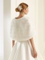 Flauschiges Cape E139 aus Pelzimitat - Farbe Creme – Bild 2